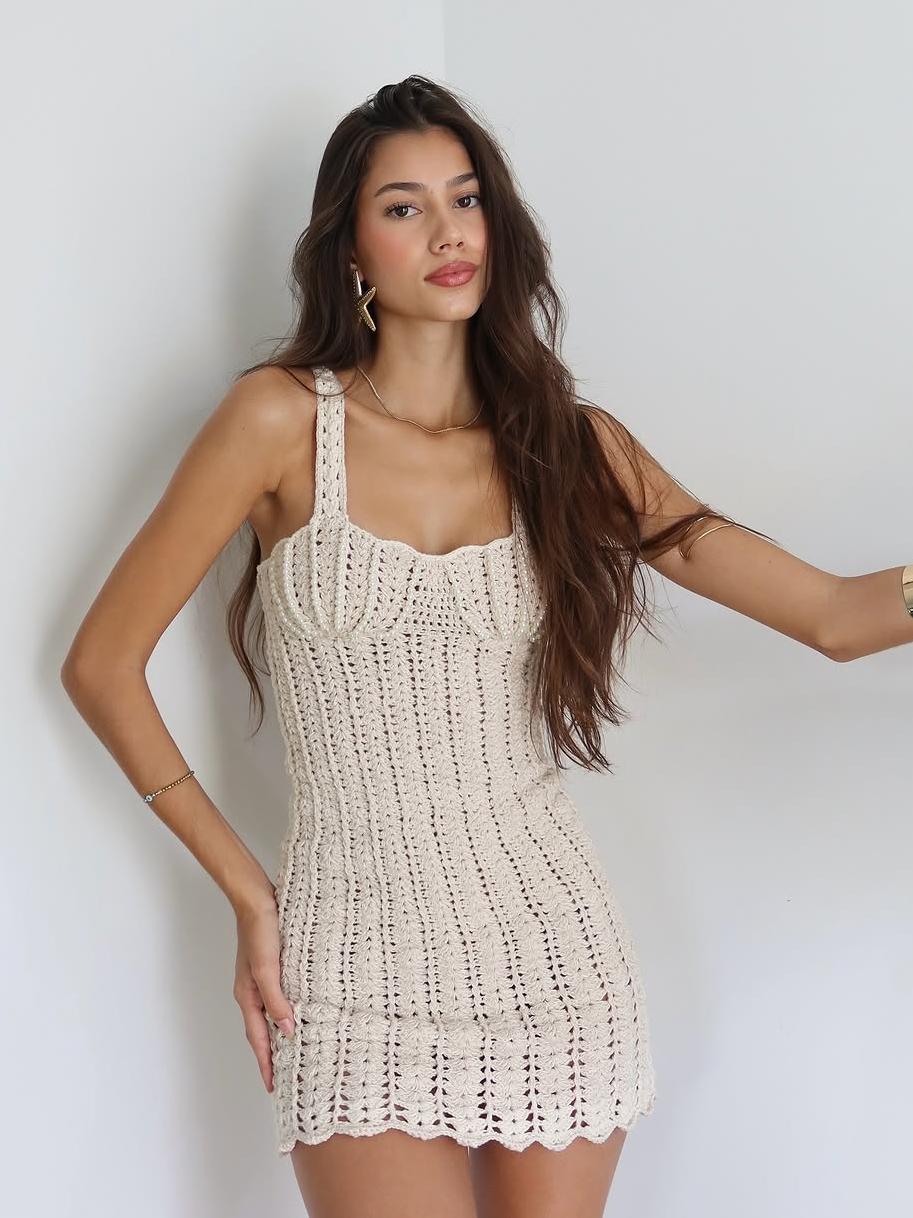 Vestido Mini de Malla Crochet y Perlas
