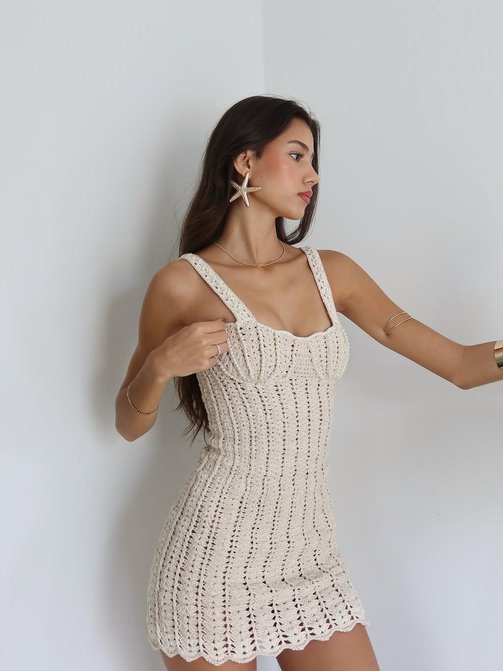Vestido Mini de Malla Crochet y Perlas
