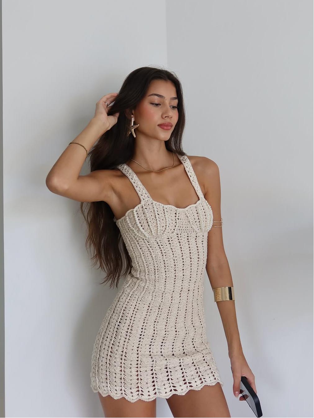 Vestido Mini de Malla Crochet y Perlas