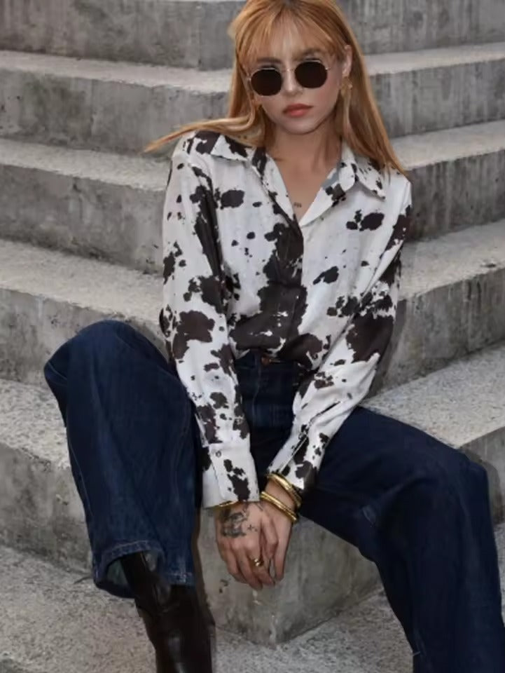 Conjunto Naomi - Conjunto estampado de camisa y falda con cinturón