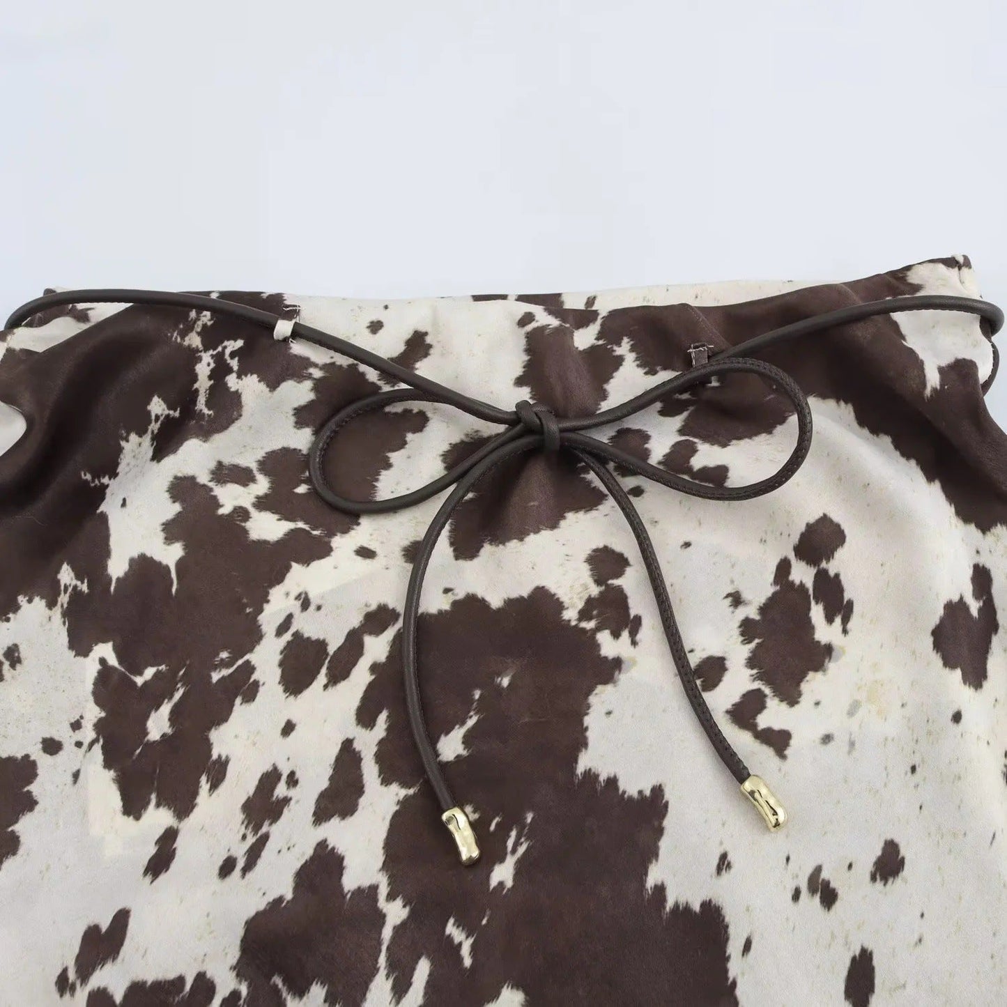 Conjunto Naomi - Conjunto estampado de camisa y falda con cinturón