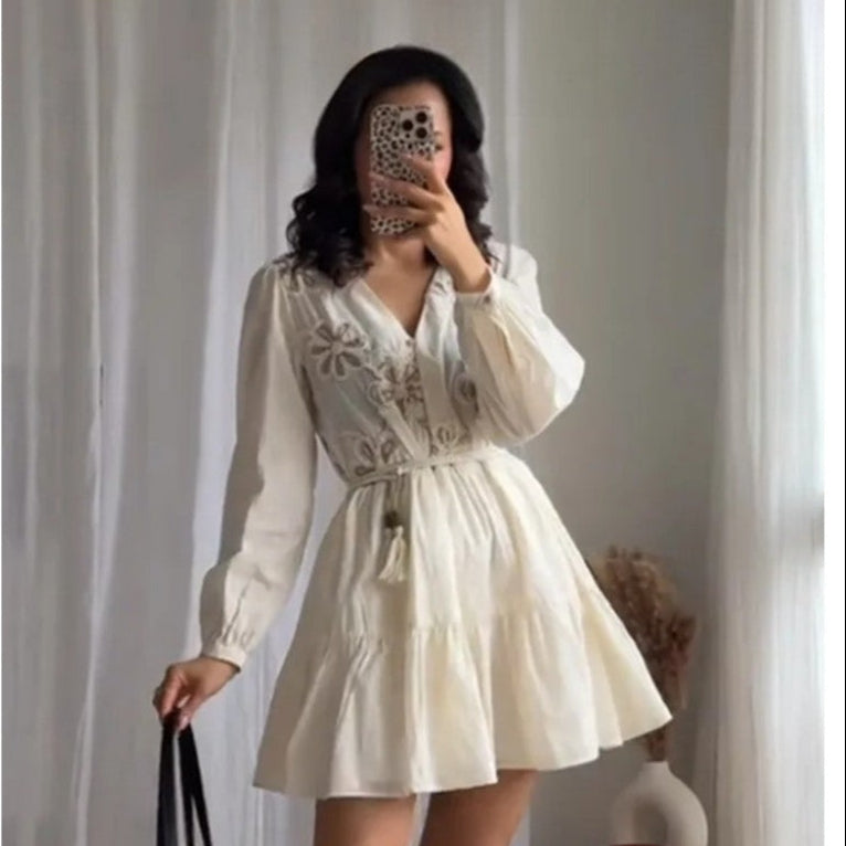 Vestido Primor – Bordado de Primavera con Mangas Largas