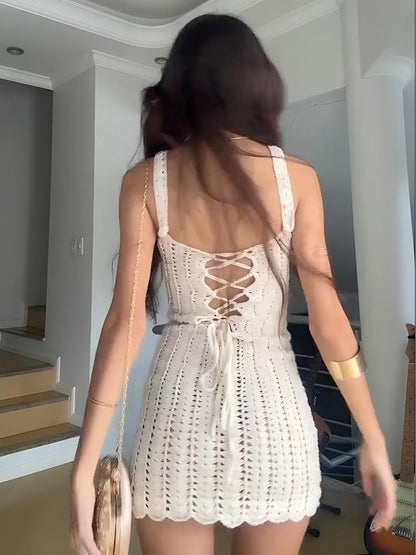 Vestido Mini de Malla Crochet y Perlas